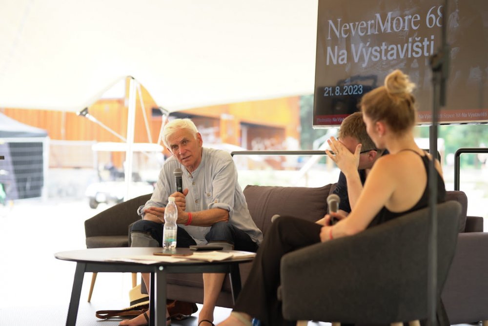 V den, kdy si připomínáme 57 let od invaze vojsk Varšavské smlouvy do tehdejšího Československa, se na Výstavišti Praha uskuteční čtvrtý ročník kulturně-společenského festivalu NeverMore 68. Ve čtvrtek 21. srpna od 14.00 do 23.30 hodin nabídne festival návštěvníkům diskuse, výstavy, filmové projekce a interaktivní instalace, letos s důrazem na zahraniční pohled na události roku 1968.