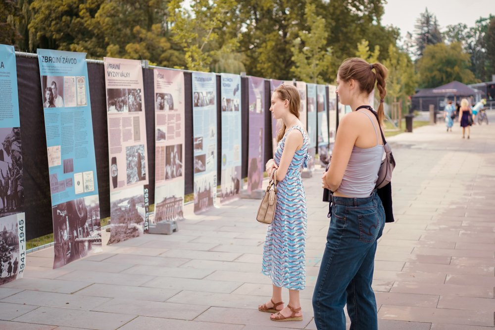 V den, kdy si připomínáme 57 let od invaze vojsk Varšavské smlouvy do tehdejšího Československa, se na Výstavišti Praha uskuteční čtvrtý ročník kulturně-společenského festivalu NeverMore 68. Ve čtvrtek 21. srpna od 14.00 do 23.30 hodin nabídne festival návštěvníkům diskuse, výstavy, filmové projekce a interaktivní instalace, letos s důrazem na zahraniční pohled na události roku 1968.