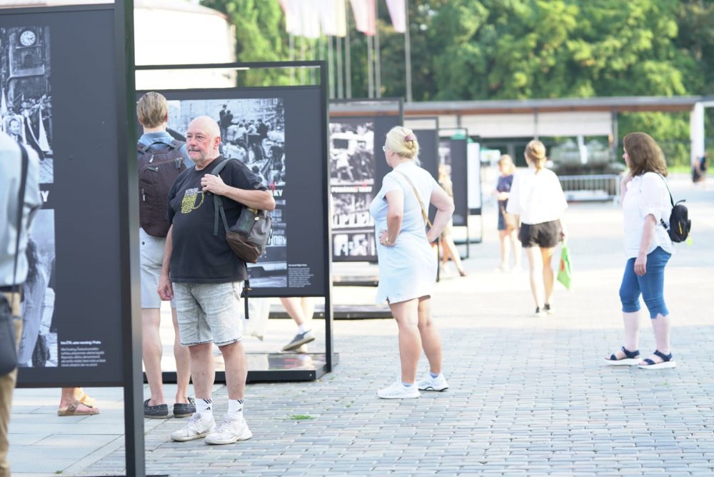 V den, kdy si připomínáme 57 let od invaze vojsk Varšavské smlouvy do tehdejšího Československa, se na Výstavišti Praha uskuteční čtvrtý ročník kulturně-společenského festivalu NeverMore 68. Ve čtvrtek 21. srpna od 14.00 do 23.30 hodin nabídne festival návštěvníkům diskuse, výstavy, filmové projekce a interaktivní instalace, letos s důrazem na zahraniční pohled na události roku 1968.
