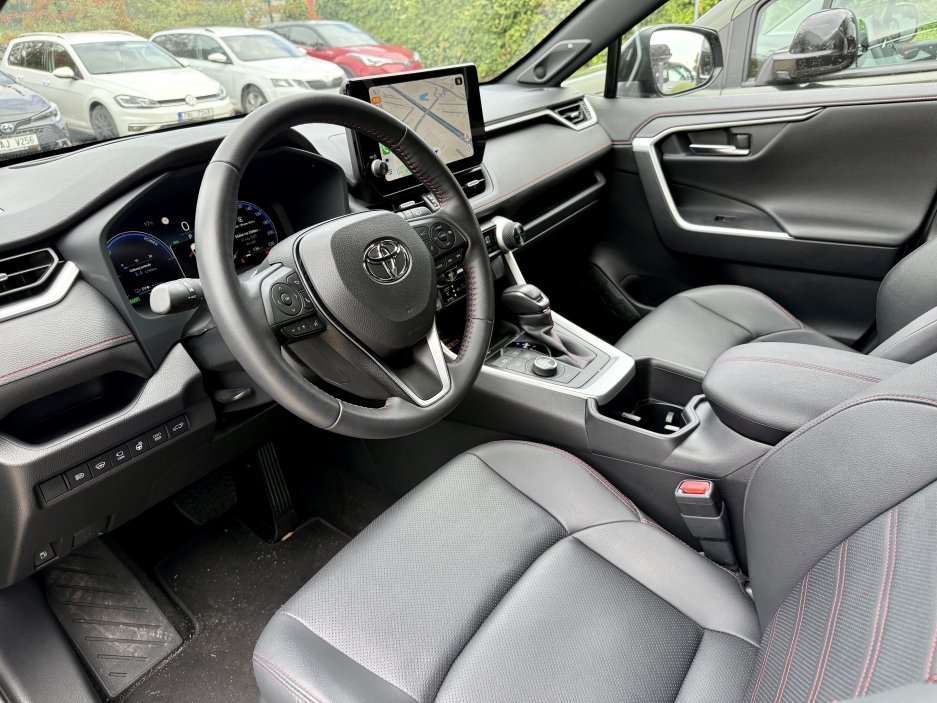 Prostorný a pohodlný interiér na dálnici i do terénu