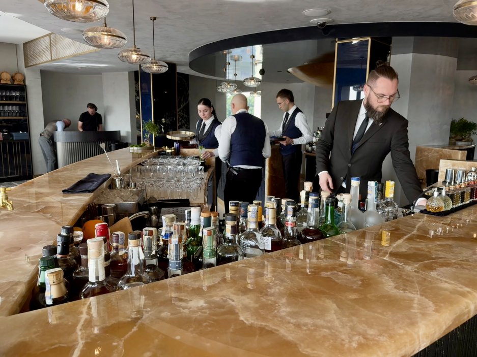 Bar Golden Eye
