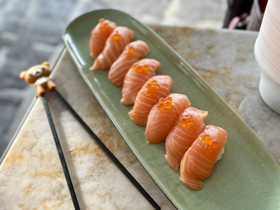 Lososové nigiri