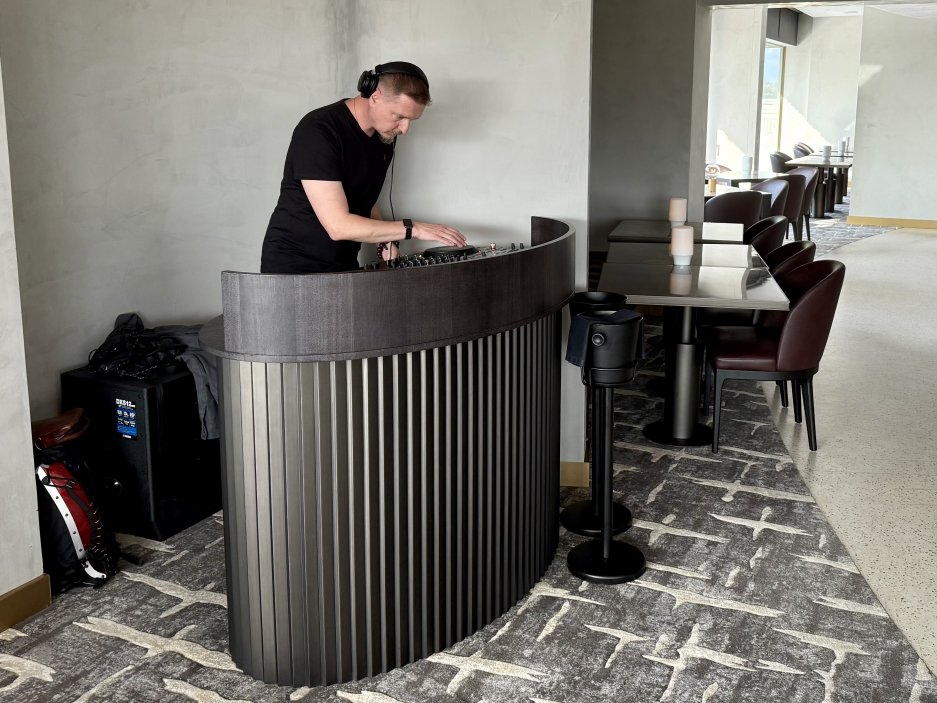 O hudbu se stará DJ