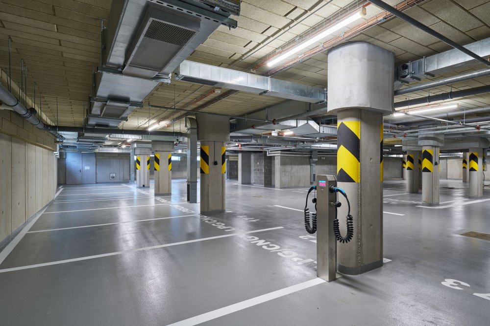 Nový rezidenční projekt na místě proluky v historickém centru Ostravy, který je architektonicky koncipován jako pětidomí s centrálním dvorem. Projekt byl dokončen v roce 2024 a zahrnuje 85 bytových jednotek, podzemní garáže a doplňuje tak městskou zástavbu s důrazem na moderní bydlení a kultivaci veřejného prostoru.