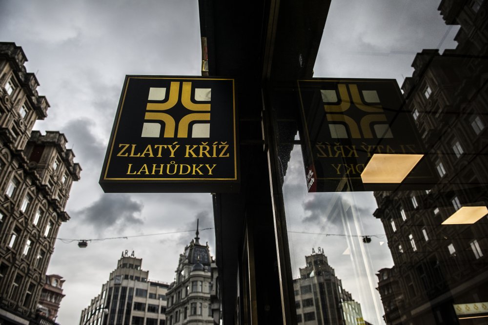 Více než stoletou tradici mělo i bistro Zlatý kříž. 