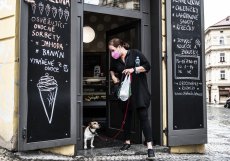 Tradiční české lahůdkářství si našlo svoje místo i na Letné v konkurenci moderních gastronomických podniků. 