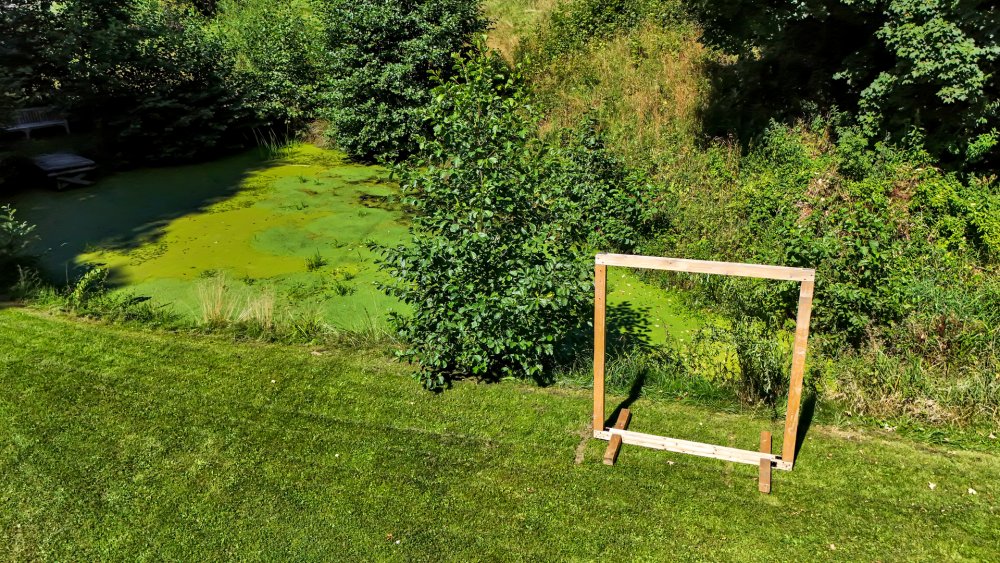 Původní název usedlos/ Holundergrunt, česky Bezové údolí, u říčky Rokytky na severní straně Ještědského hřbetu, se stal inspirací i pro jméno dnešního bu/kového hotelu se zážitkovou restaurací a vlastní pekárnou. Manželé Michal a Tereza Hoškovi objevili v tomto jedinečném objektu příležitost k zpomalení a uskutečnění svého snu o udržitelnost bez kompromisů, která obstojí i v průběhu času.