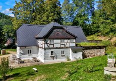 Kryštofovo Údolí je jedno z nejpůvabnějších zákoutí Libereckého kraje, které leží na severní straně Ještědského hřbetu. 