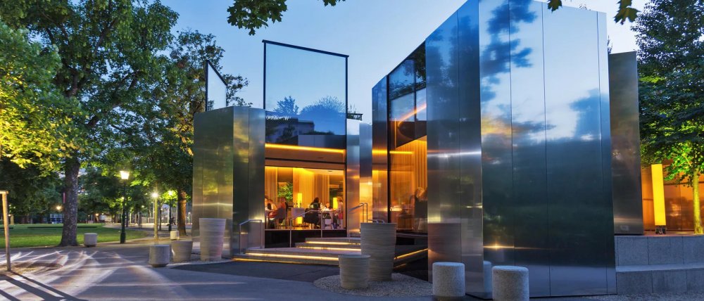 Steirereck – Vídeň, Rakousko: Gastronomická instituce v srdci vídeňského Stadtparku. Steirereck nabízí moderní interpretaci rakouské kuchyně, perfektní jak pro business oběd, tak pro dlouhou degustační večeři.