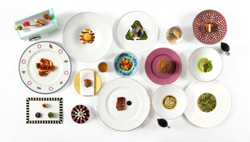 Osteria Francescana – Modena, Itálie: Massimo Bottura posouvá hranice italské kuchyně a jeho tříhvězdičková michelinská Osteria Francescana je jednou z nejoslavovanějších restaurací světa. Doporučujeme vyzkoušet i jeho druhou nedalekou restauraci a hotýlek na venkově v Casa Maria Luigia. Velmi oblíbené klienty jezdící do Maranella do továrny Ferrari.