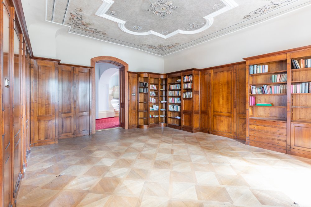 Ze zámku Bezdružice by klidně mohl být luxusní hotel. Ale státu se ho nedaří prodat