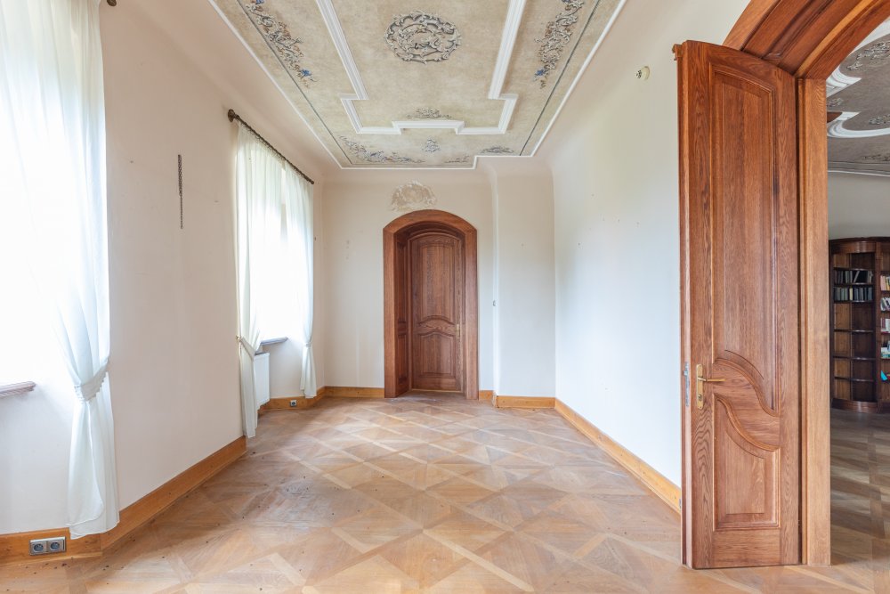 Ze zámku Bezdružice by klidně mohl být luxusní hotel. Ale státu se ho nedaří prodat