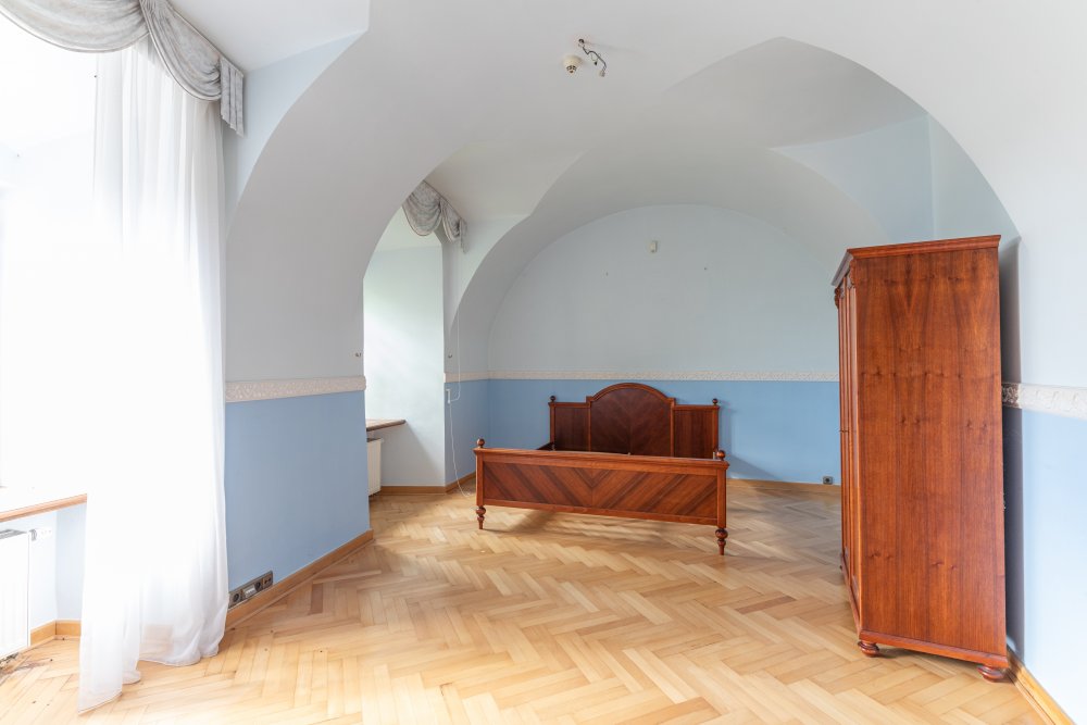 Ze zámku Bezdružice by klidně mohl být luxusní hotel. Ale státu se ho nedaří prodat
