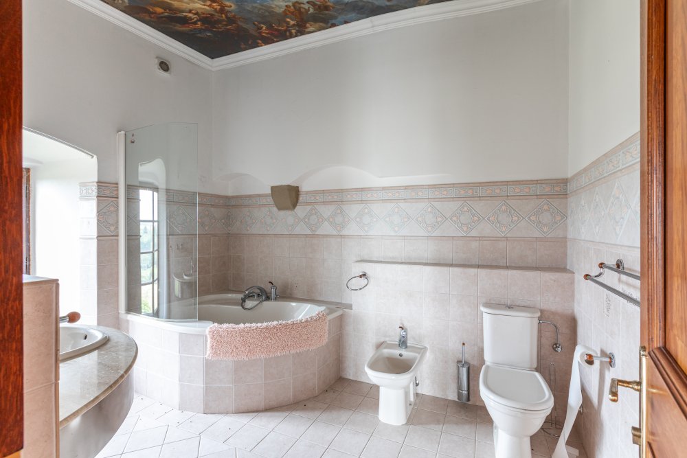 Ze zámku Bezdružice by klidně mohl být luxusní hotel. Ale státu se ho nedaří prodat