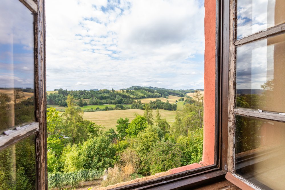 Ze zámku Bezdružice by klidně mohl být luxusní hotel. Ale státu se ho nedaří prodat