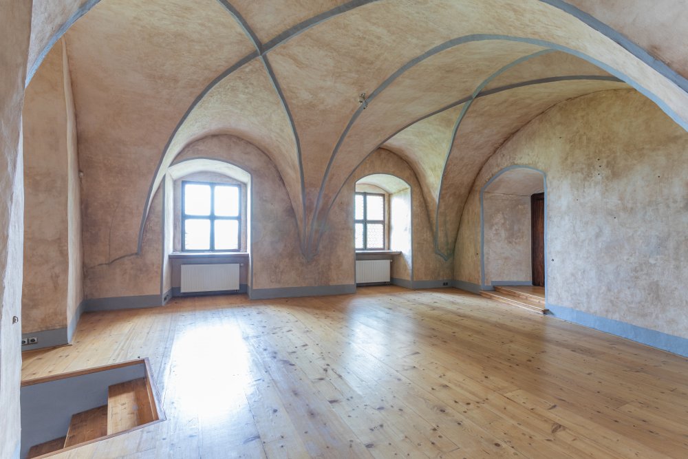 Ze zámku Bezdružice by klidně mohl být luxusní hotel. Ale státu se ho nedaří prodat
