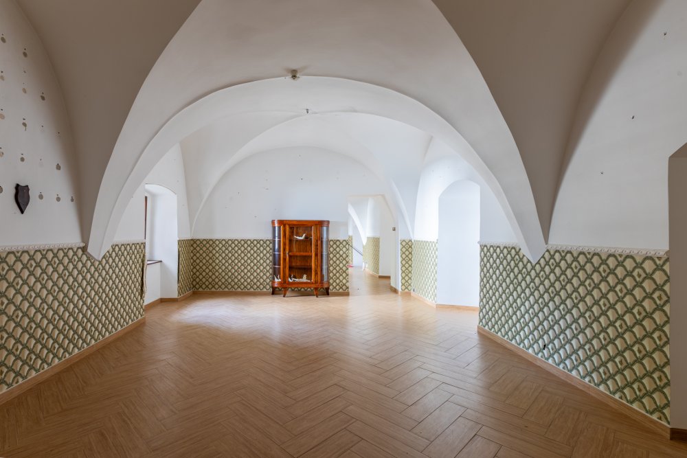 Ze zámku Bezdružice by klidně mohl být luxusní hotel. Ale státu se ho nedaří prodat