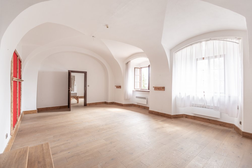 Ze zámku Bezdružice by klidně mohl být luxusní hotel. Ale státu se ho nedaří prodat