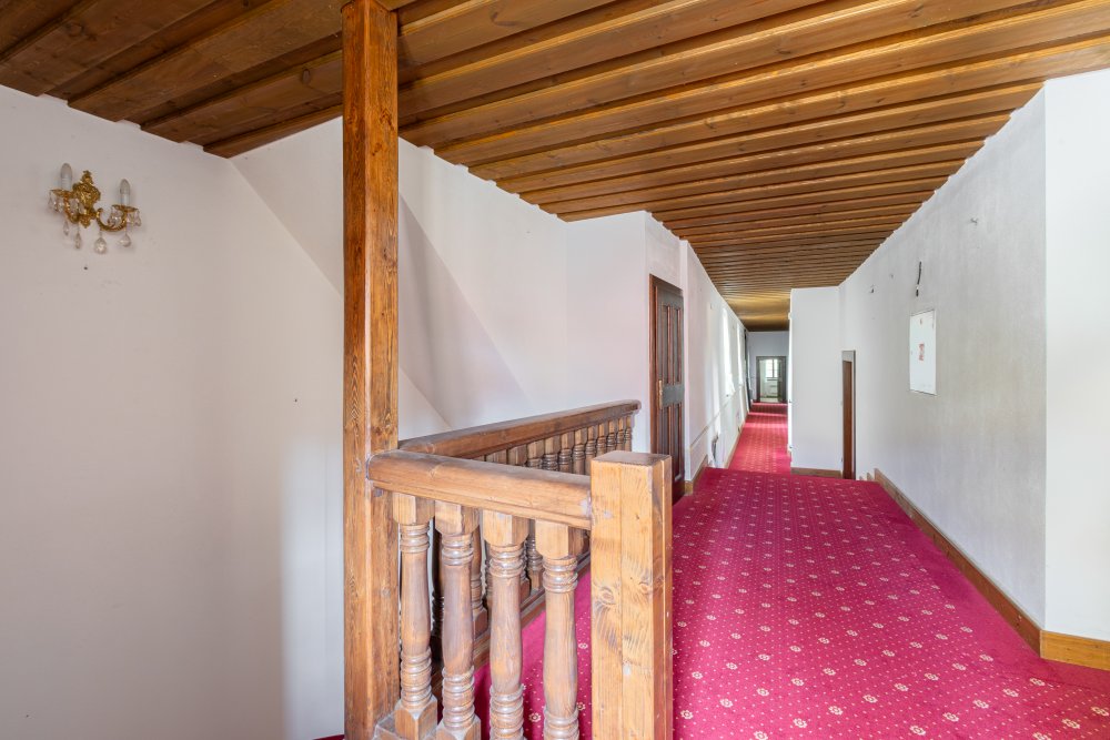Ze zámku Bezdružice by klidně mohl být luxusní hotel. Ale státu se ho nedaří prodat