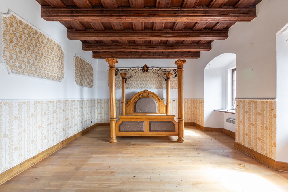 Ze zámku Bezdružice by klidně mohl být luxusní hotel. Ale státu se ho nedaří prodat