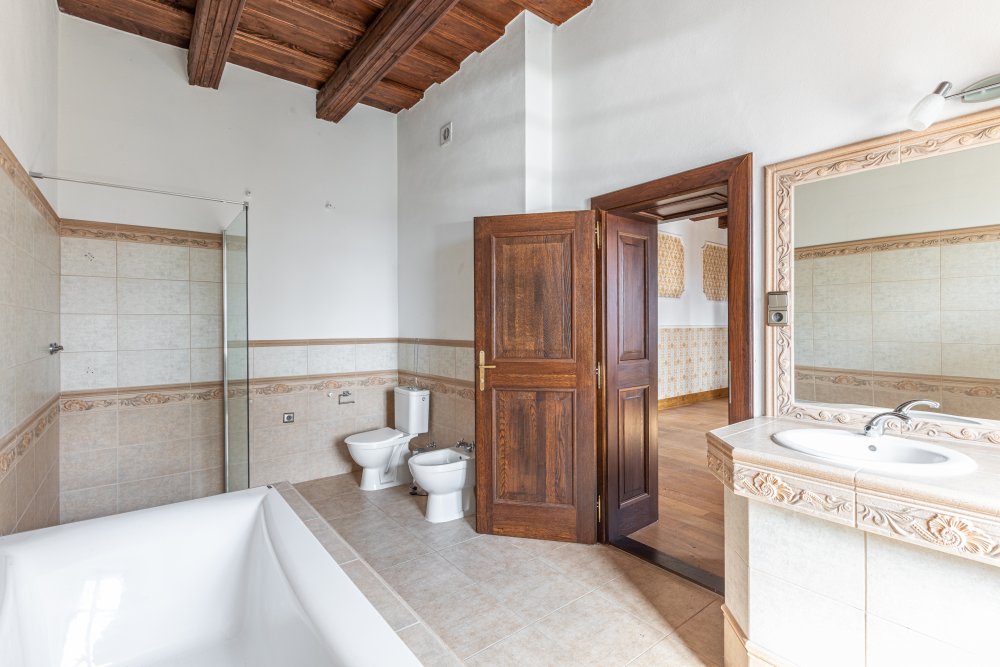 Ze zámku Bezdružice by klidně mohl být luxusní hotel. Ale státu se ho nedaří prodat