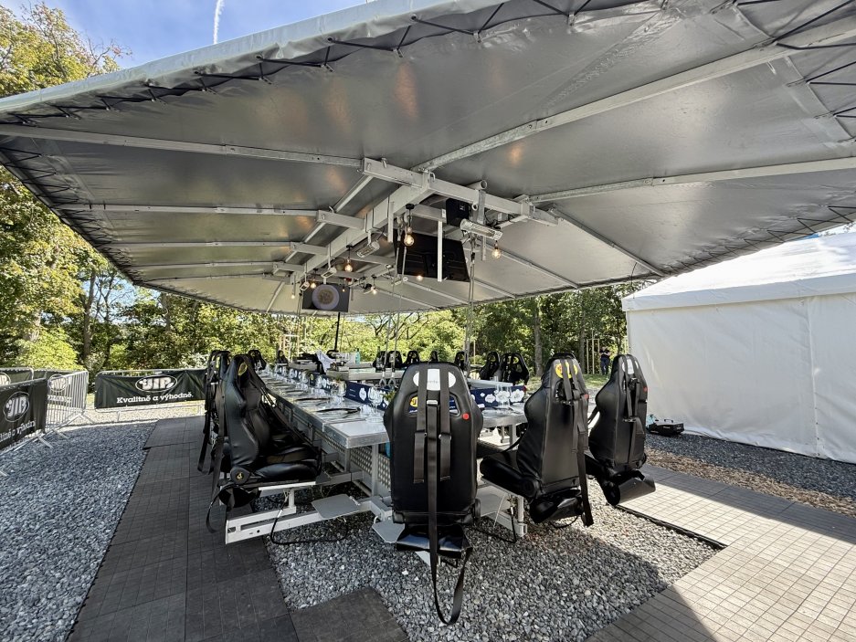 Dinner in the Sky: Oběd padesát metrů nad Prahou