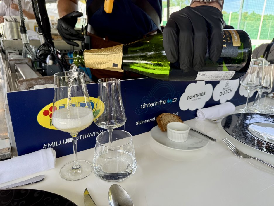 Dinner in the Sky: Oběd padesát metrů nad Prahou