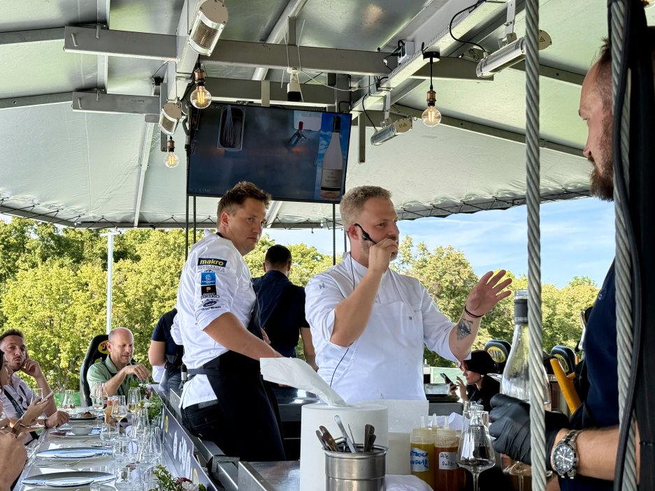 Dinner in the Sky: Oběd padesát metrů nad Prahou