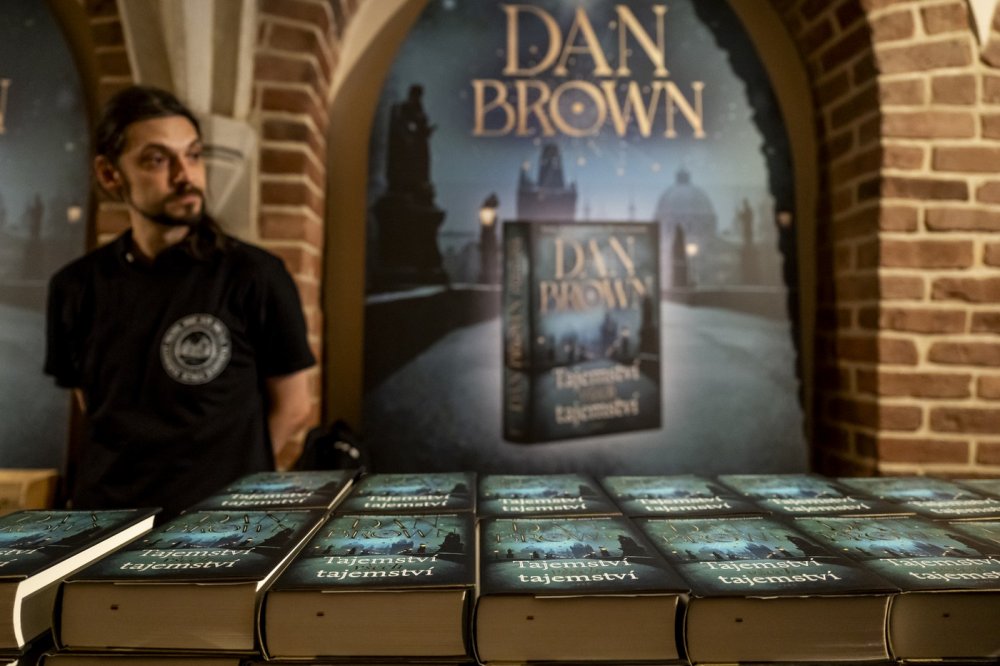 Nová knížka Dana Browna se odehrává v Praze. Přitáhne nám to turisty, věří stát