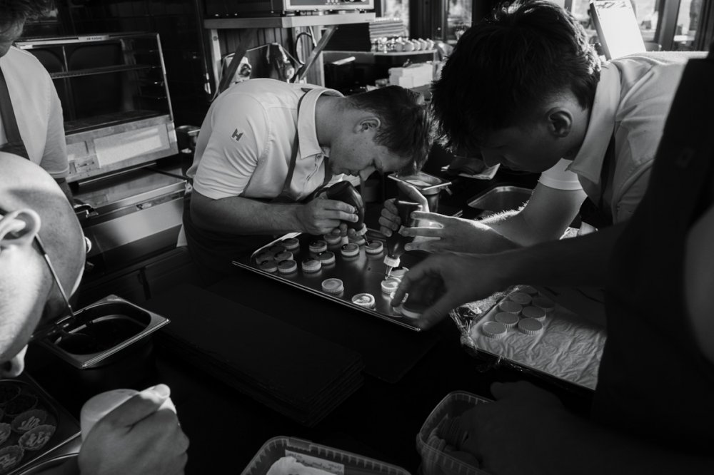 Přední český šéfkuchař Jan Horák otevírá vlastní restauraci Reason – v Masaryčce, architektonické dominantě centra Prahy z dílny Zahy Hadid Architects.