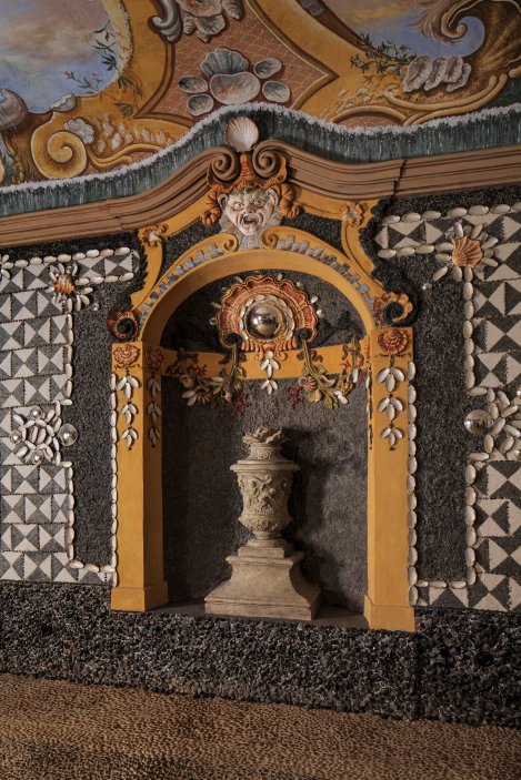 Detail jedné z nik v grottě, stav po restaurování.