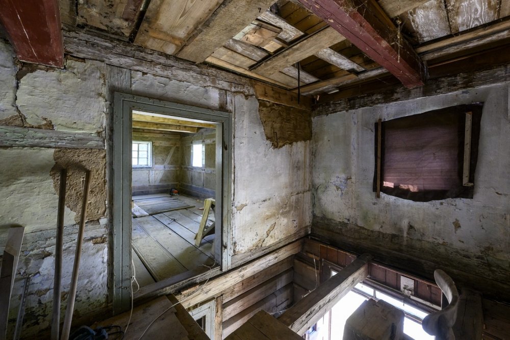 Na Děčínsku opravují podstávkový dům, architektura má v kraji lákat turisty