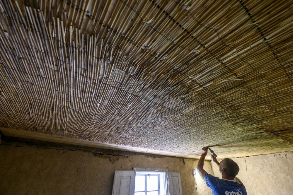 Na Děčínsku opravují podstávkový dům, architektura má v kraji lákat turisty