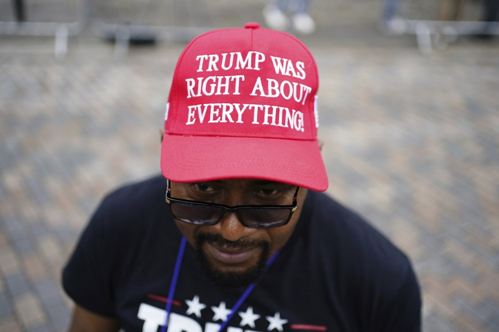 Trump u krále Karla III.: Velkolepé přijetí kalí protesty