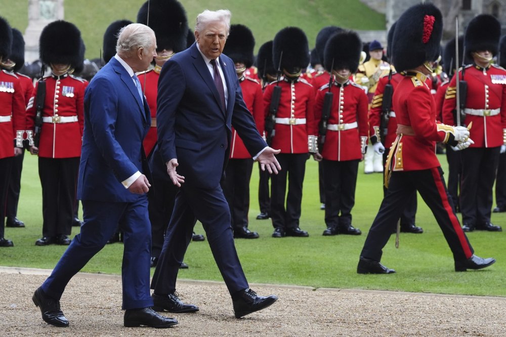 Trump u krále Karla III.: Velkolepé přijetí kalí protesty