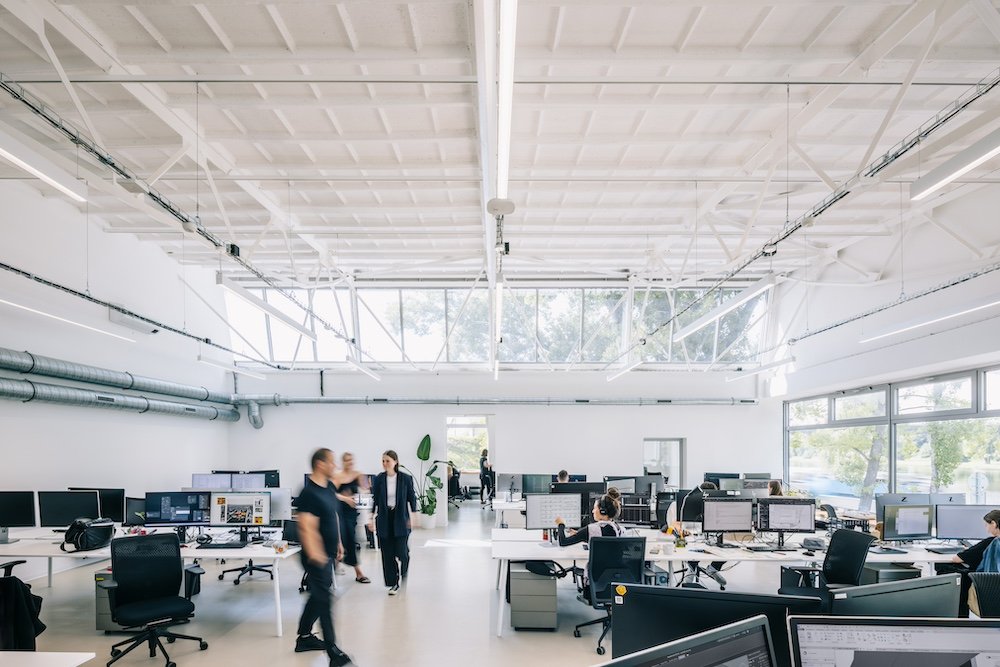 Panelárna Prefa v pražských Holešovicích se mění na kulturní hotspot pod taktovkou architektů ze studia A8000