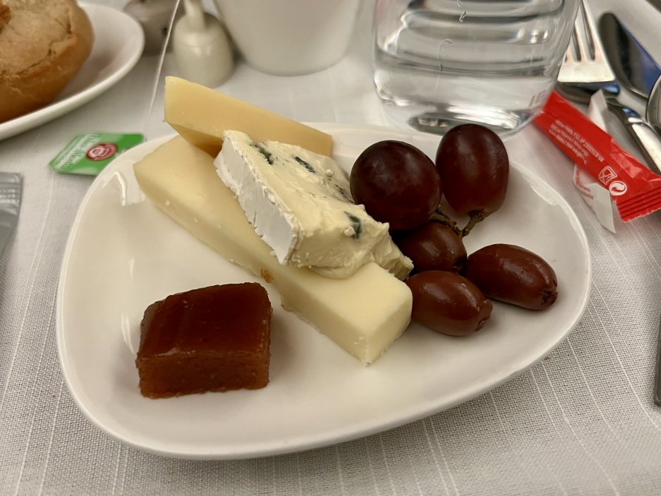 Sýrový talíř s ovocem – dezertová varianta po hlavním chodu