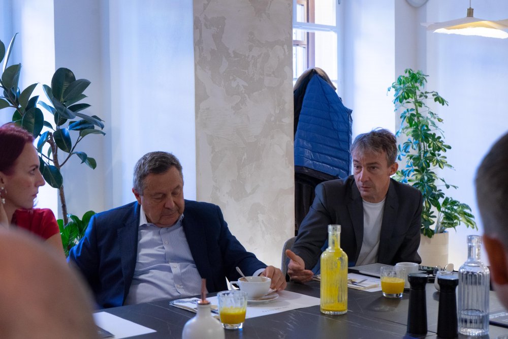 Zleva: Kristýna Faltýnková z PRK Partners, Evžen Korec (Ekospol) a Tomáš Portlík