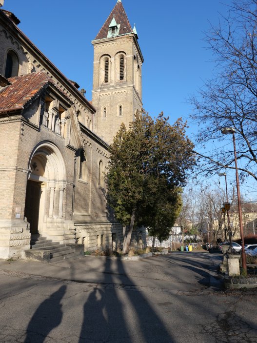 Klášter sv. Gabriela sloužil benediktinkám beuronské kongregace. Stojí v Holečkově ulici na pražském Smíchově. 