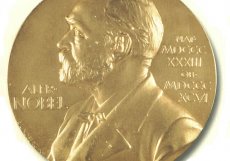 Medaile příslušející k Nobelově ceně.