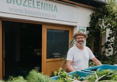 Pomyslný bronz bere podnik Biozelenina Velehrad, rodinná farma, která se desítky let věnuje pěstování biozeleniny a ovoce.