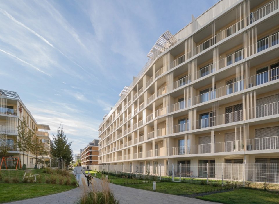 Bytový dům Nový Ružinov od ateliéru Compass Architekti, který na projektu spolupracoval ještě s ateliérem Laboratórium architektury krajiny.