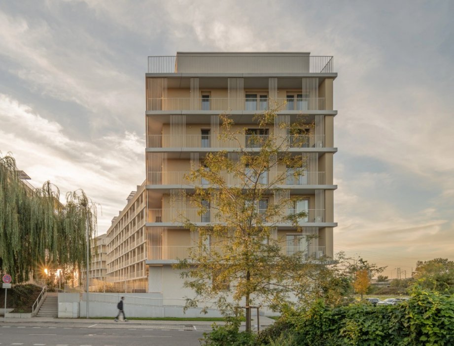 Bytový dům Nový Ružinov od ateliéru Compass Architekti, který na projektu spolupracoval ještě s ateliérem Laboratórium architektury krajiny.
