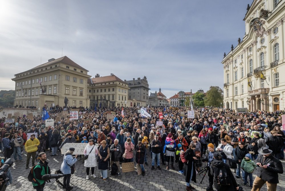Lidé protestovali proti obsazení resortu životního prostředí Motoristy