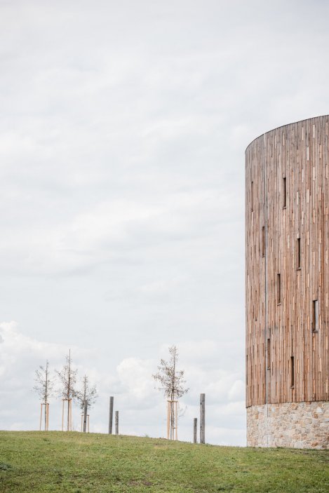 Grand Prix Architektů - Národní cenu za architekturu letos získala kaple Panny Marie Bolestné, která podle návrhu Jana Říčného vyrostla v Nesvačilce u Brna.