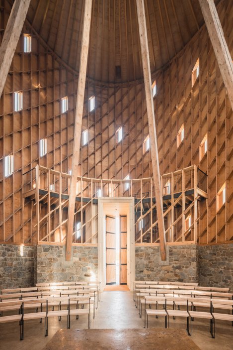 Grand Prix Architektů - Národní cenu za architekturu letos získala kaple Panny Marie Bolestné, která podle návrhu Jana Říčného vyrostla v Nesvačilce u Brna.