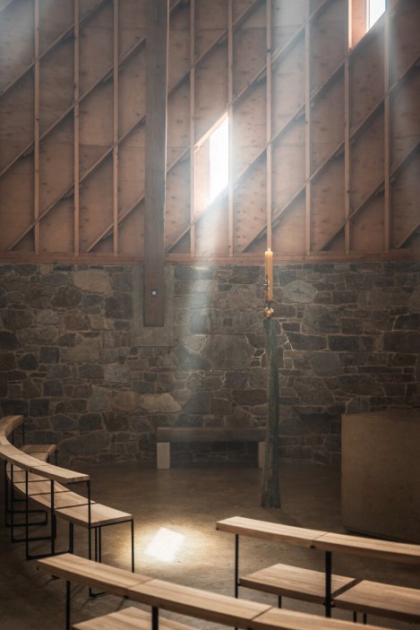 Grand Prix Architektů - Národní cenu za architekturu letos získala kaple Panny Marie Bolestné, která podle návrhu Jana Říčného vyrostla v Nesvačilce u Brna.