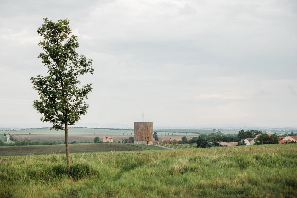 Grand Prix Architektů - Národní cenu za architekturu letos získala kaple Panny Marie Bolestné, která podle návrhu Jana Říčného vyrostla v Nesvačilce u Brna.