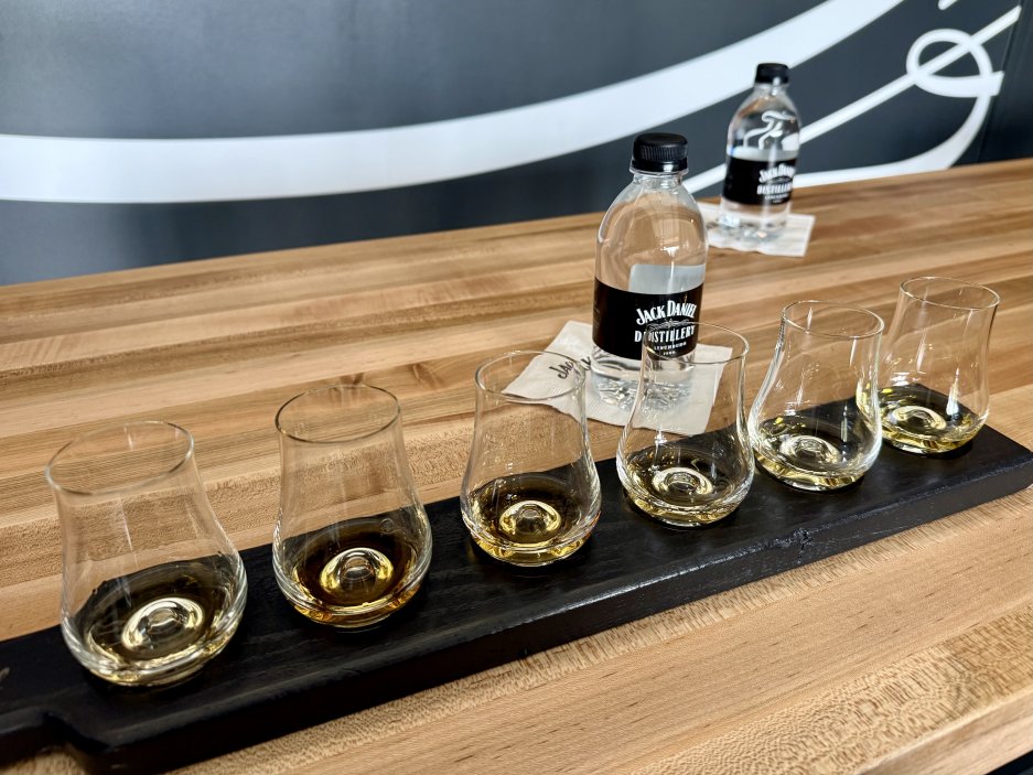 Degustační flight – šest vzorků, šest příběhů, šest odstínů Tennessee whiskey