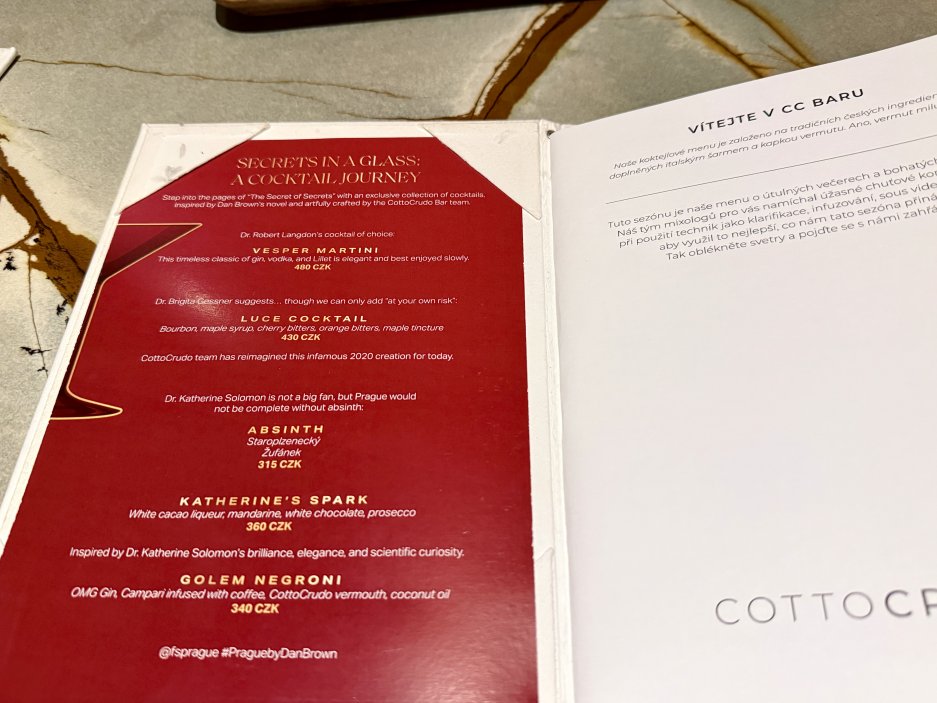 Menu Secrets in a Glass: A Cocktail Journey – pět drinků inspirovaných románem Tajemství všech tajemství od Dana Browna